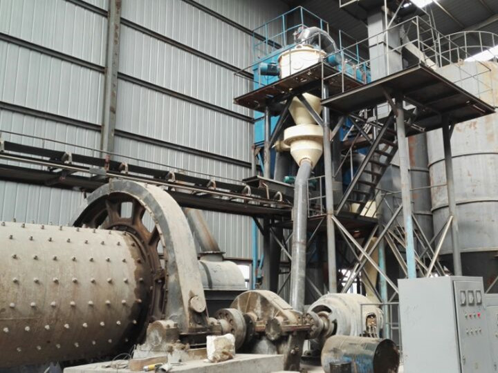 What is the working principle of cement separator?
